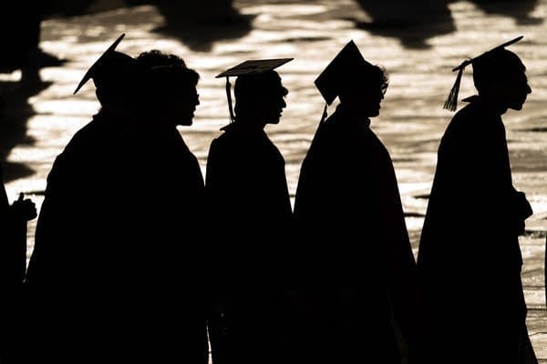 College Grads, AI Is Changing Your Job Hunt: Here's How to Stand Out in a Shifting Market