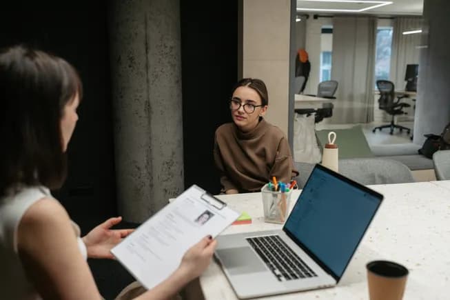 Marketing Jobs Crisis: Entry-Level Roles Hit Hardest, Salaries Stagnant