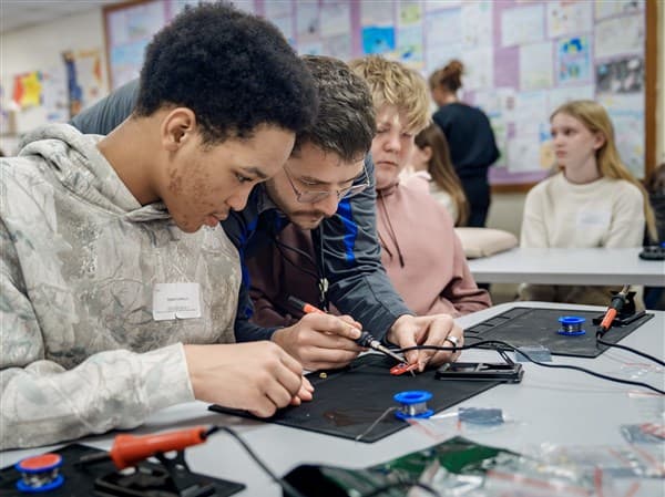 How Middle School Career Day Prepares Teens for Real-World Financial Decisions