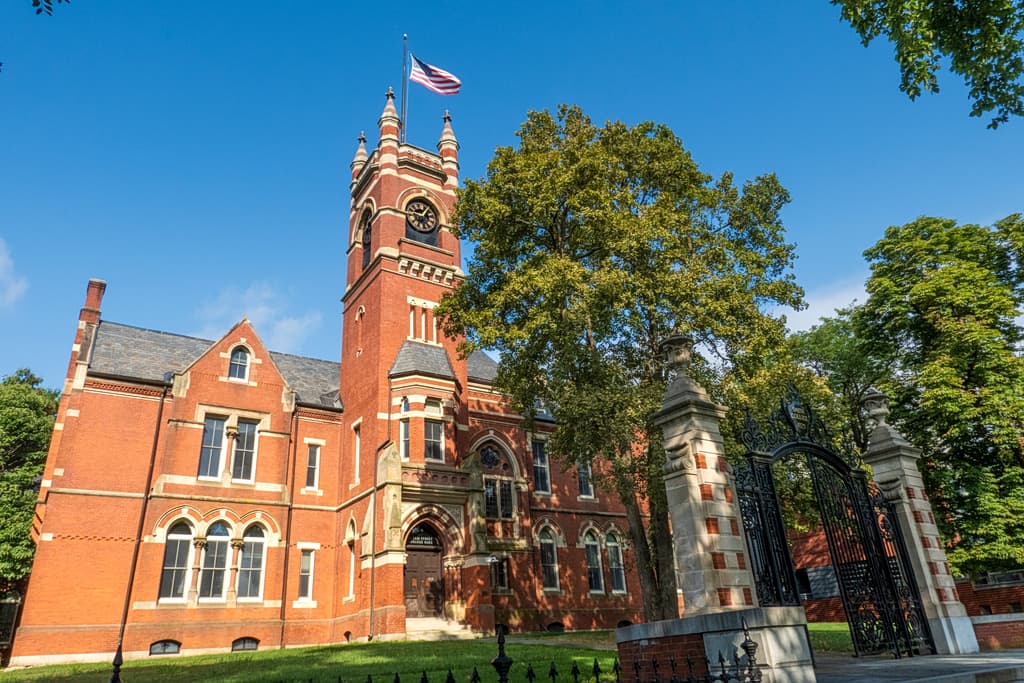 Sunbelt Cities Emerge as Top Hiring Hotspots for College Grads in 2025